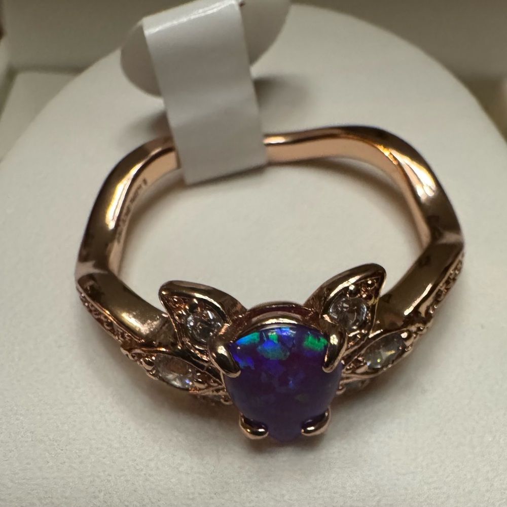 Chasing a Dream", featuring a teardrop-shaped, lab-created Midnight Fire Opal S9